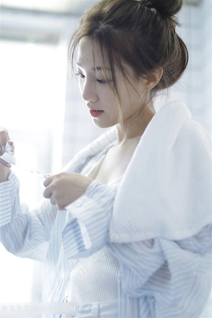 狗狗充满了我的子宫